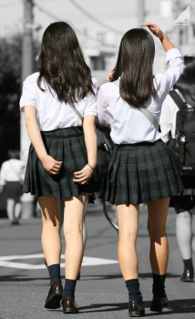 【画像】制服ＪＫだ！気づいたら後ろずっと歩いてまってるよなｗｗの画像