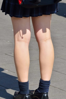 【画像】街で女子高生が居たらふとももばっか見てまうよなｗｗの画像