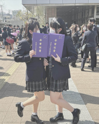 【画像】卒業式まではこんなに可愛かった女子高生も今じゃもう･･･の画像