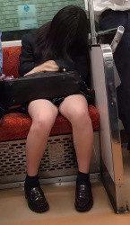 【画像】電車で座る女子高生の隣にしれっと座る方法伝授してくれｗｗの画像