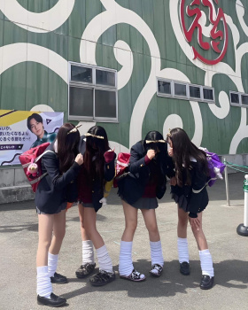 【画像】こういうルーズソックス履いた女子高生にゴリゴリ踏まれたいよなｗｗの画像