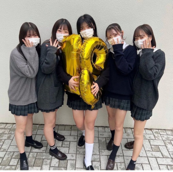 【画像】カワイイ子の周りはカワイイ子が多いＪＫの集合写真の画像