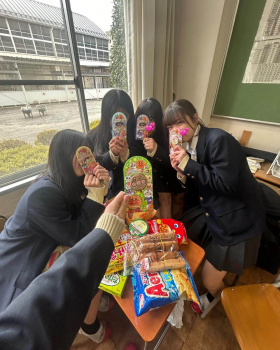 【画像】現役時代全く興味なかった女子高生の何気ない学校生活写真の画像