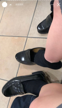 【画像】女子高生のムレムレ靴下に鼻を押し付けて深呼吸したいですｗｗの画像