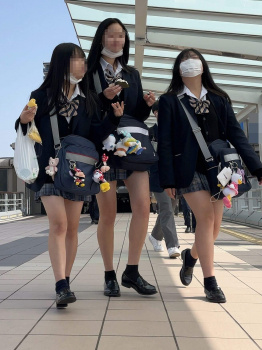 【画像】こんな制服女子高生たちが見放題な地域ってどこなのですか？の画像