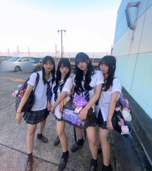 【画像】うわ～めっちゃ良い匂いしそうな女子高生の集合写真の画像