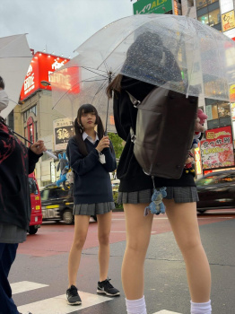 【画像】街中でこんな制服女子高生見かけると脳みそフル回転し出すよなｗｗの画像