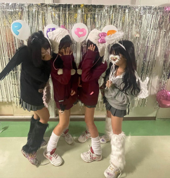 【画像】母校なら文化祭に潜入してこんな女子高生たちとｷｬﾋﾟｷｬﾋﾟ出来るかな？の画像