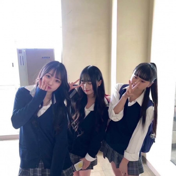 【画像】高校時代に学校でもっと女子高生に絡んで青春しておけば良かったよな･･･の画像