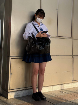 【画像】通勤中に制服女子高生見かけたらまじでやる気出るよなｗｗの画像
