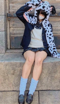 【画像】ガチガチにおめかししてるから制服ディ〇ニーＪＫちゃんカワイイの画像