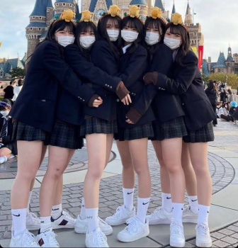 【画像】ＴＤＬでこんな制服ＪＫ集団に遭遇したことある？の画像