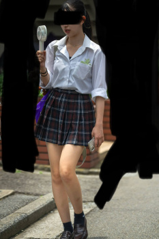 【画像】城郷ＪＫって赤チェックがもうちょっと明るかったら天下取ってるよなの画像