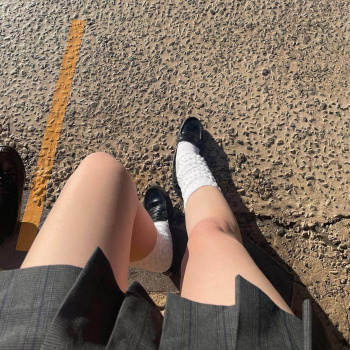 【画像】女子高生本人の写真付きルーズソックスなら普通に１万で売れそうよなｗｗの画像