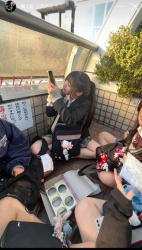 【画像】今更になって休み時間に友達とワイワイする女子高生って良いよねの画像