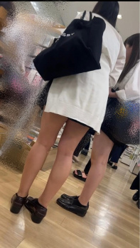 【画像】背後に立ったら理性がふっとぶ制服女子高生の後ろ姿の画像