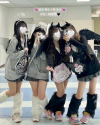 【画像】教師ってこんな大量の制服JKに囲まれたら勃起するだろ?wwの画像