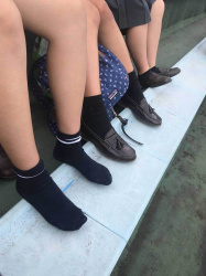【画像】顔面に押し付けて深呼吸したくなる女子高生の生ソックス画像の画像