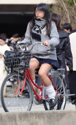 【画像】来世は制服女子高生に座られるサドルになりたくなるチャリJKの画像