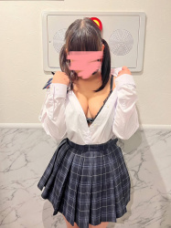 【画像】ロリ×制服の合法10代がわんさか居た神リフレの嬢の画像