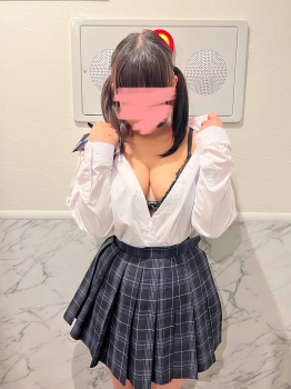 【画像】ロリ×制服の合法10代がわんさか居た神リフレの嬢の画像
