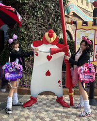 【画像】制服ディ〇ニーする女子高生って大当たりばっかよなwwの画像
