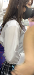 【画像】インナー着てないシャツＪＫってたまにいるけどエチ過ぎるよなの画像