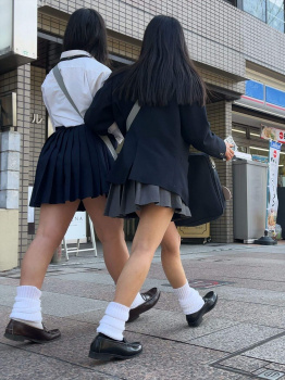 【画像】こういうＪＫの生脱ぎルーズが欲しくて交渉したくなる衝動あるよなｗｗの画像