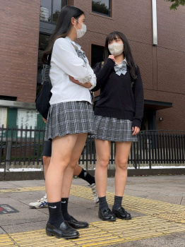 【画像】女子高生が居ることに感謝な街撮り制服ＪＫの画像