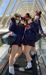 【画像】ミニスカ制服で来てくれる女子高生ならディ〇ニーは半額にすべきだろ(。-`ω-)の画像