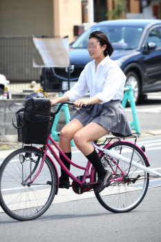 【画像】チャリＪＫのサドルがち〇ぽだったら三コギで即イキだよなｗｗの画像