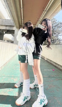 【画像】今見ると体操着の女子高生もなぜかシコく見えるの何でだろうの画像