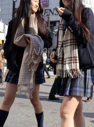 【画像】寒空でも足はノーガードな制服ＪＫちゃんを応援したいの画像