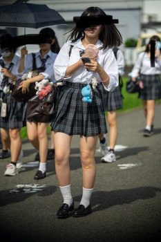 【画像】こういう街撮り女子高生ってどういう距離感で撮ってんのよｗｗの画像