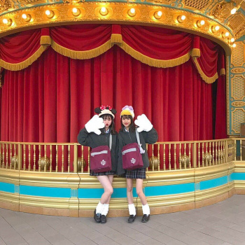 【画像】おぢさんも混ぜて欲しい制服ディ〇ニーＪＫの画像