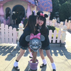 【画像】真ん中のそれ、代われ。な制服ディ〇ズニーＪＫの画像