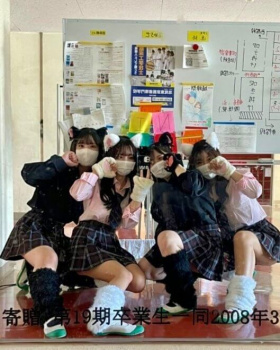 【画像】文化祭で女子高生とイチャコラしながら準備してた青春の画像