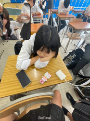 【画像】女子高生の何気ない学校生活写真ってええなの画像