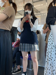 【画像】電車でこういう制服ＪＫに接近してぶっかけ妄想奴おるやろｗｗの画像