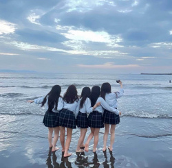 【画像】海×制服ＪＫというエモさ倍増写真の画像