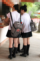 【画像】浮かれ気分で無防備な修学旅行中の制服ＪＫちゃんたち♡の画像
