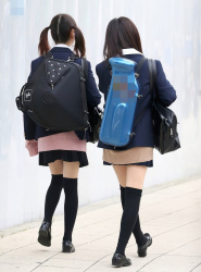 【画像】おっさんになって気づくこと、制服ＪＫのニーハイ最高！の画像