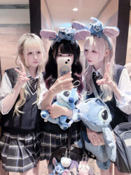 【画像】三位一体でTDLを楽しむ制服ＪＫちゃんたちの画像