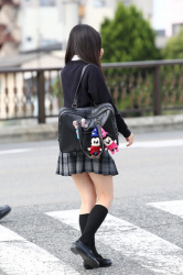 【画像】そろそろ春休みだから街の制服ＪＫしっかり見納めしておけよ～の画像