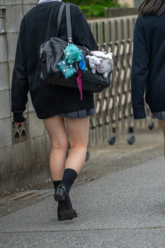 【画像】うひょおお、制服ＪＫちゃんが街に戻ってきた！？の画像