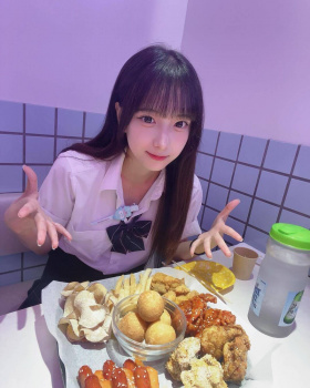 【画像】ピンで写真撮る女子高生ってカワイイ極めてるよなｗｗの画像