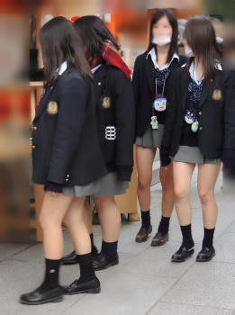 【画像】テンション上がって無防備な修学旅行の女子高生特集の画像