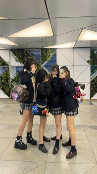 【画像】囲まれたら勃起不可避な女子高生の集合写真の画像