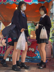 【画像】見るだけにしよう、制服ＪＫの街撮り写真の画像