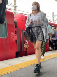 【画像】街で制服ＪＫが居たらなぜか察知してしまうよなｗｗの画像